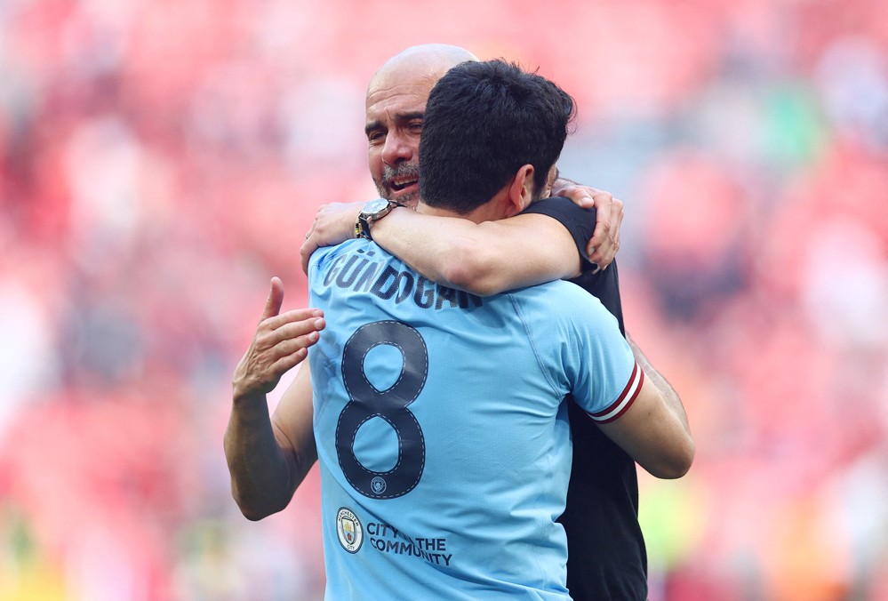 Pep Guardiola bật khóc sau khi Man City hạ gục MU - Bóng Đá