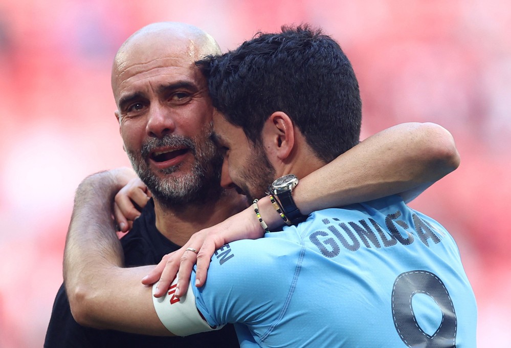 Pep Guardiola bật khóc sau khi Man City hạ gục MU - Bóng Đá