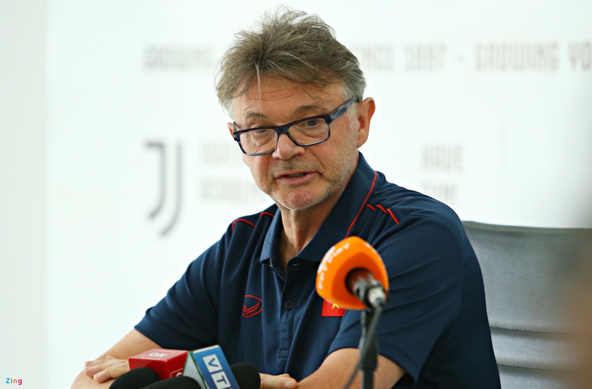 HLV Troussier: Tôi chọn cầu thủ đa năng cho SEA Games - Bóng Đá