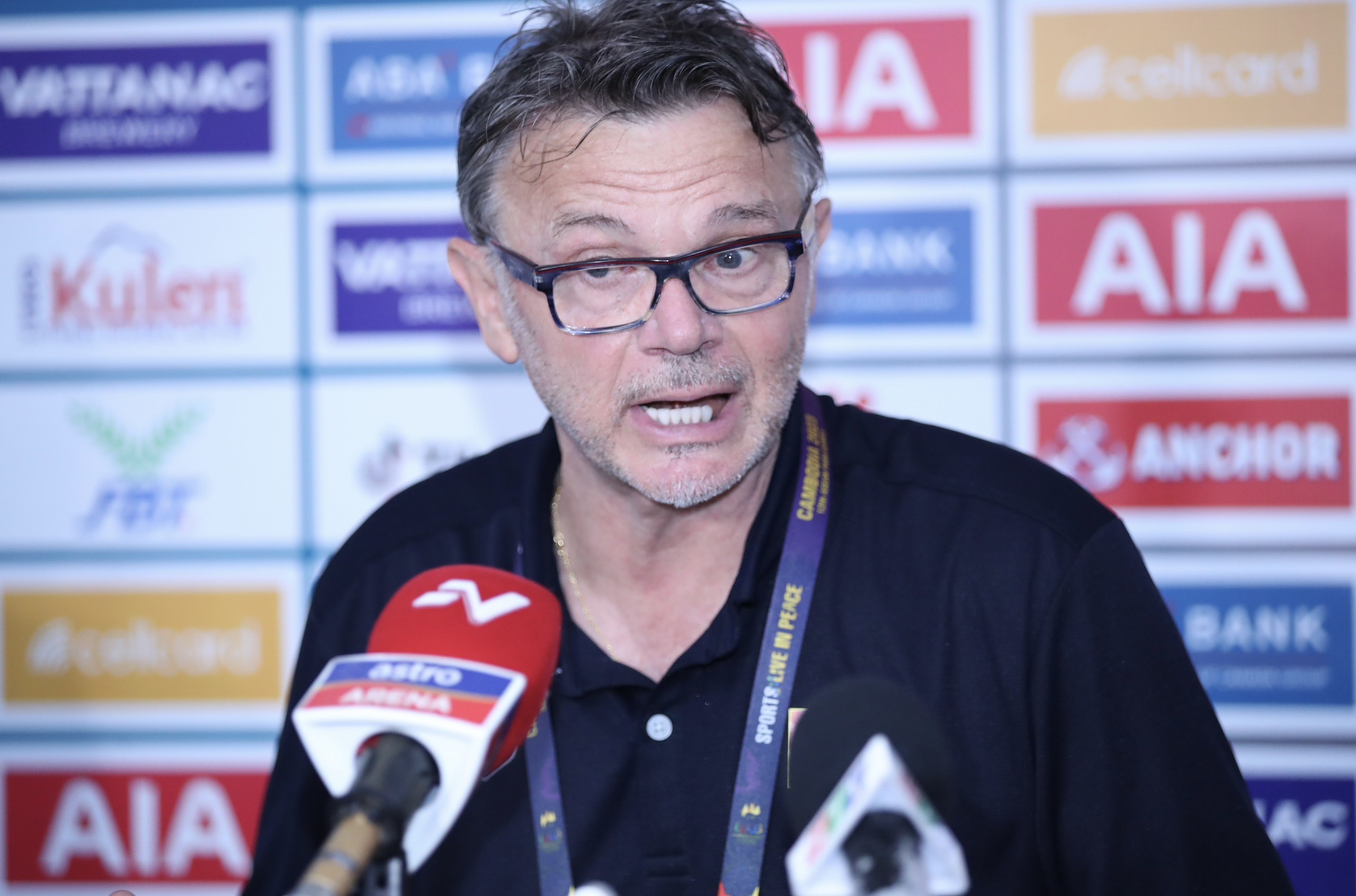 HLV Philippe Troussier: U22 Việt Nam tự tin chiến Indonesia - Bóng Đá