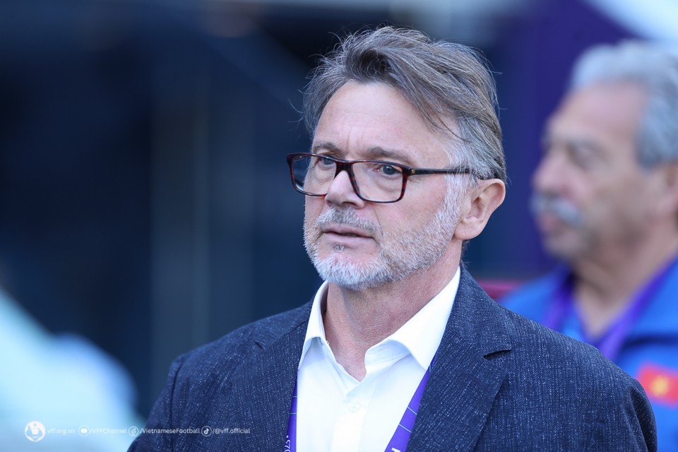 HLV Troussier: Cầu thủ Việt Nam ở trình độ thấp - Bóng Đá
