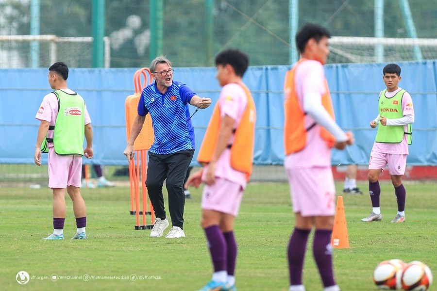 Quế Ngọc Hải và Nguyễn Tiến Linh khó dự Asian Cup - Bóng Đá