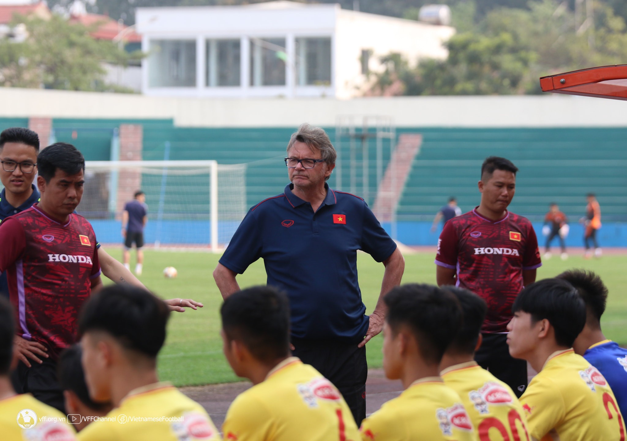 Tuyển Việt Nam 'bỏ' kỳ FIFA Days: Ông Troussier buông gần để tính xa - Bóng Đá