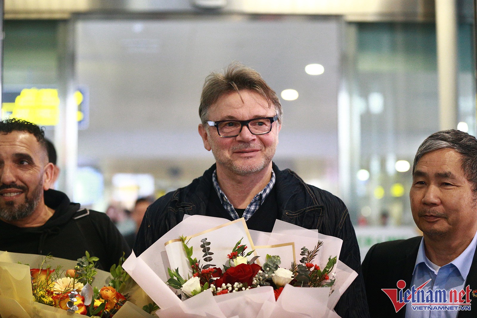 HLV Philippe Troussier hạnh phúc ngày trở lại Việt Nam - Bóng Đá