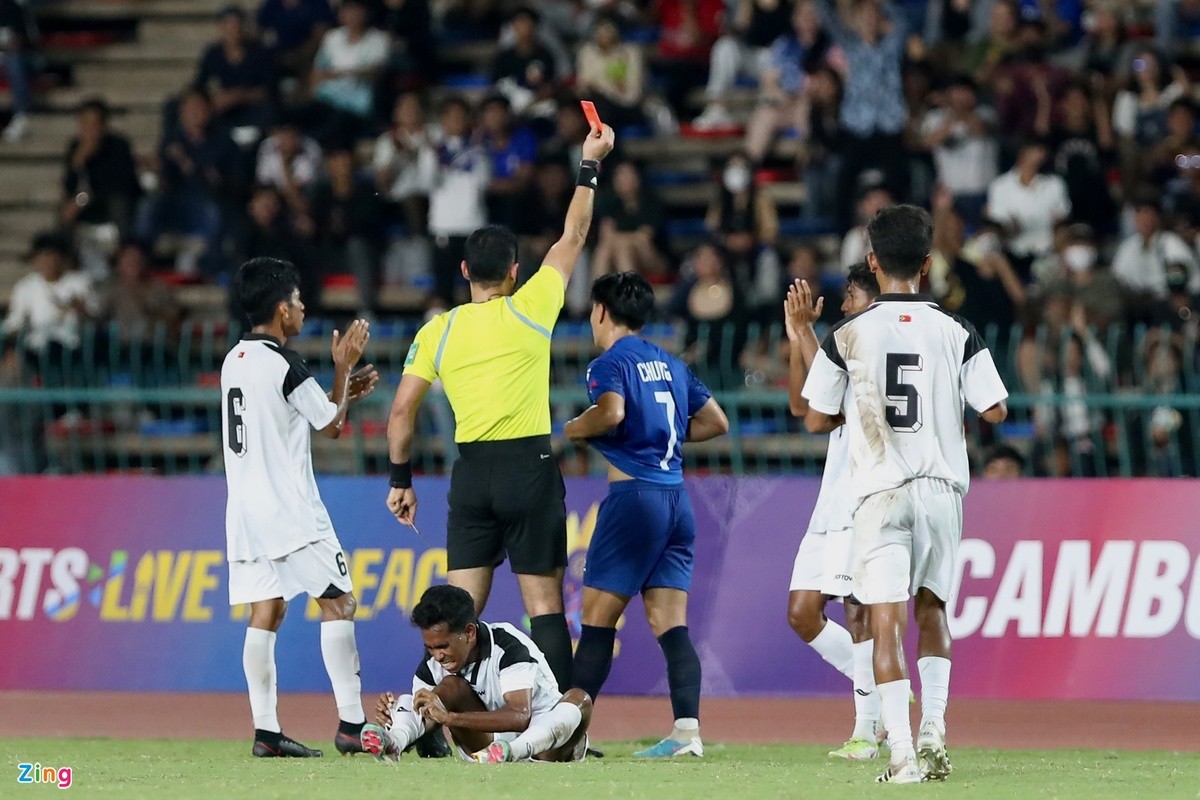 Cầu thủ U22 Philippines khóc sau trận thua đậm Timor Leste - Bóng Đá
