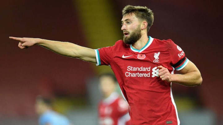 Chỉ một nhận xét, Klopp đã nói rõ tương lai hàng thủ Liverpool thuộc về ai - Bóng Đá