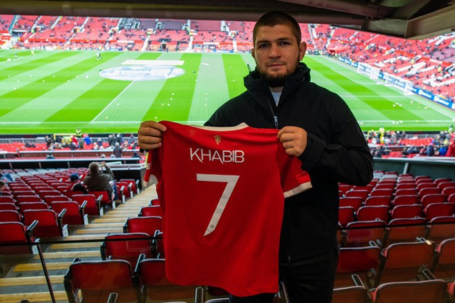 UFC LEGEND KHABIB VISITS OLD TRAFFORD - Bóng Đá