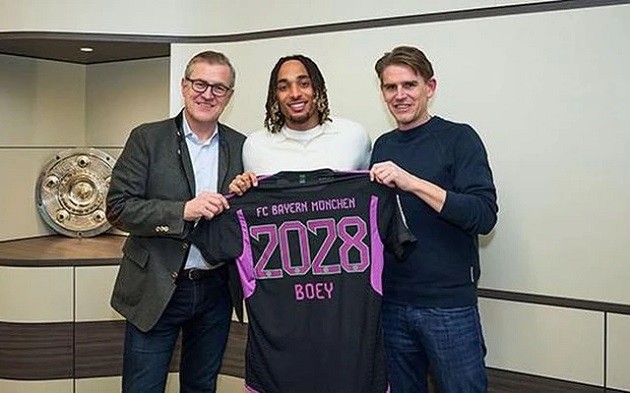 Bayern ra mắt Sacha Boey - Bóng Đá