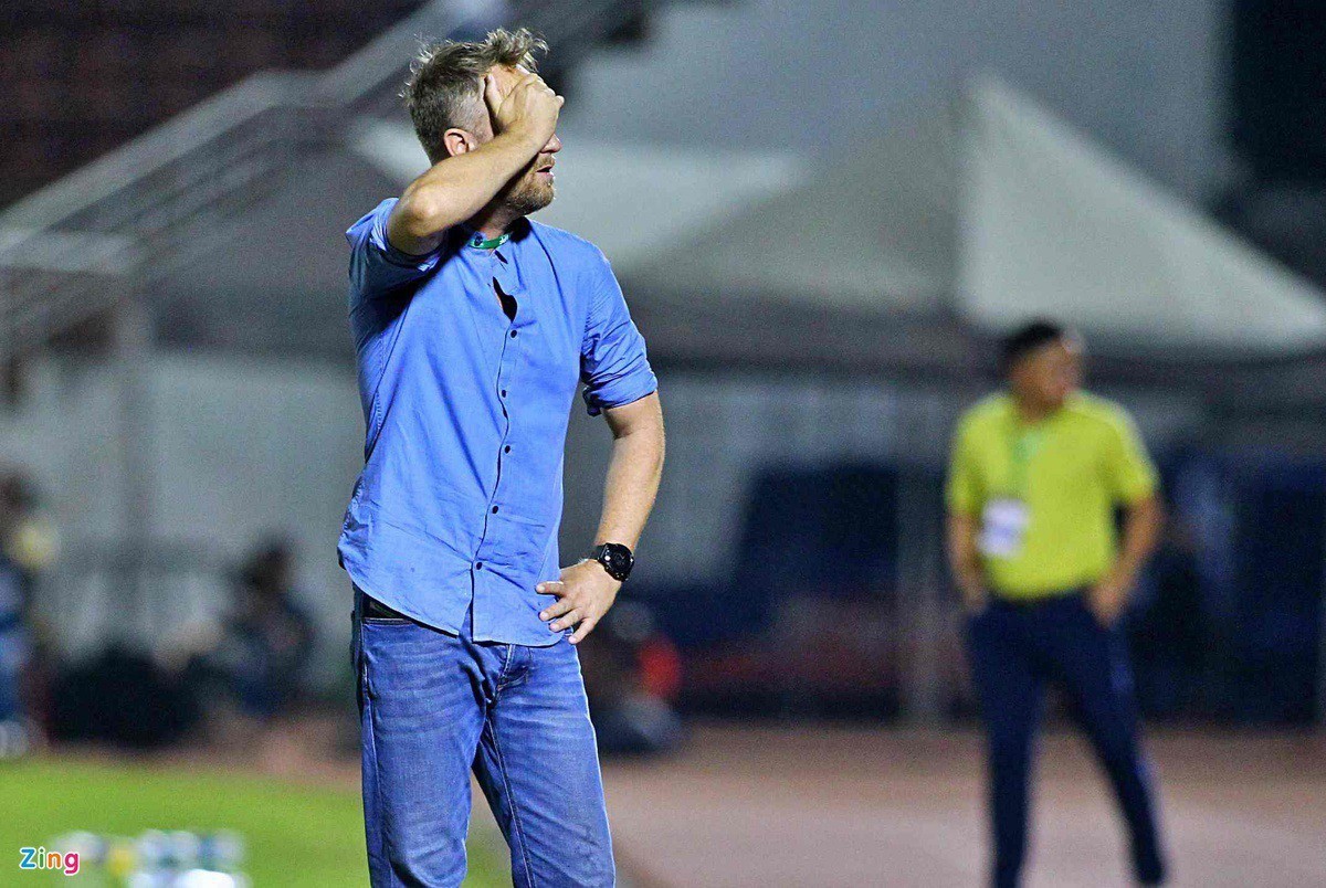 Cuộc đấu giữa ông Park và HLV Polking - Bóng Đá