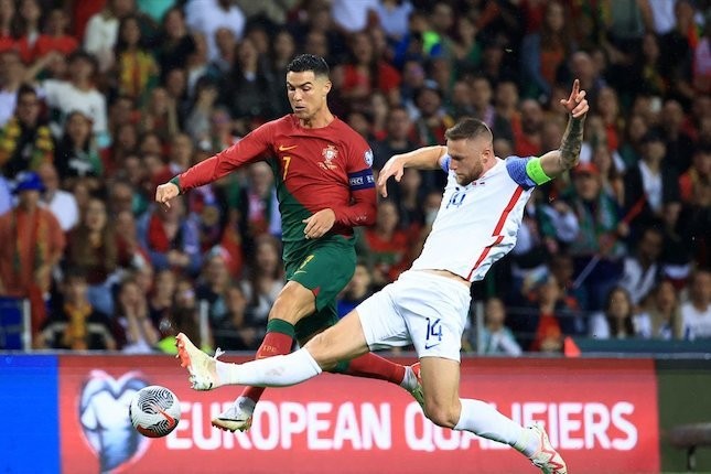 Ronaldo lập kỷ lục khủng, Bồ Đào Nha thắng tuyệt đối 7 trận - Bóng Đá