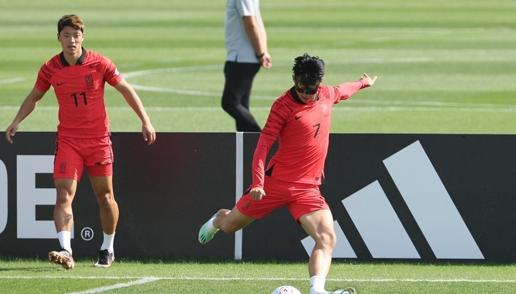 Diện mạo khác lạ của Son Heung-min - Bóng Đá