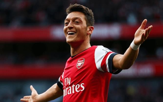 Ozil gạt huyền thoại Real Madrid ra khỏi đội hình tiêu biểu - Bóng Đá