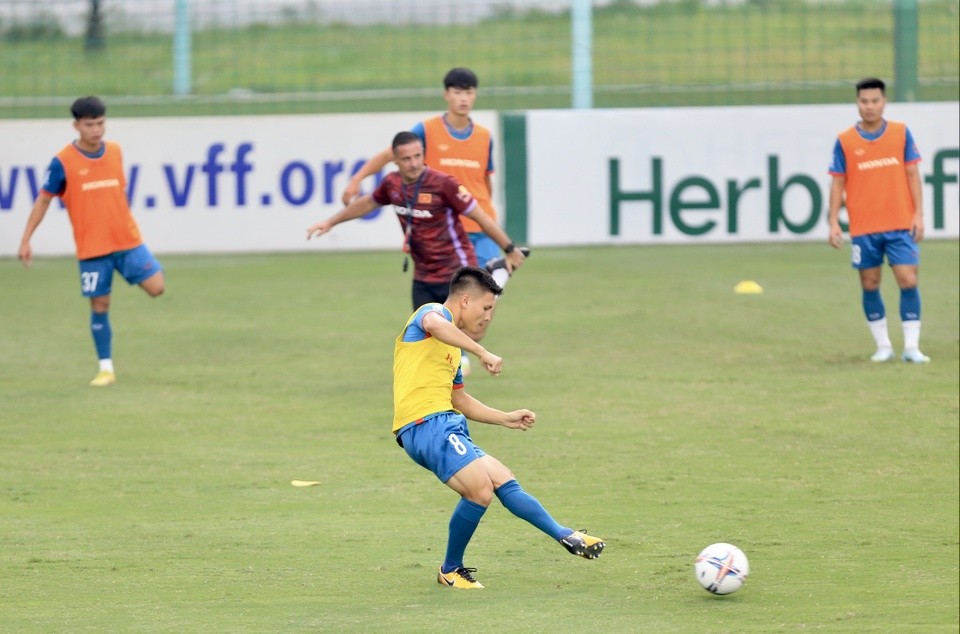 HLV Troussier chú ý Quang Hải - Bóng Đá