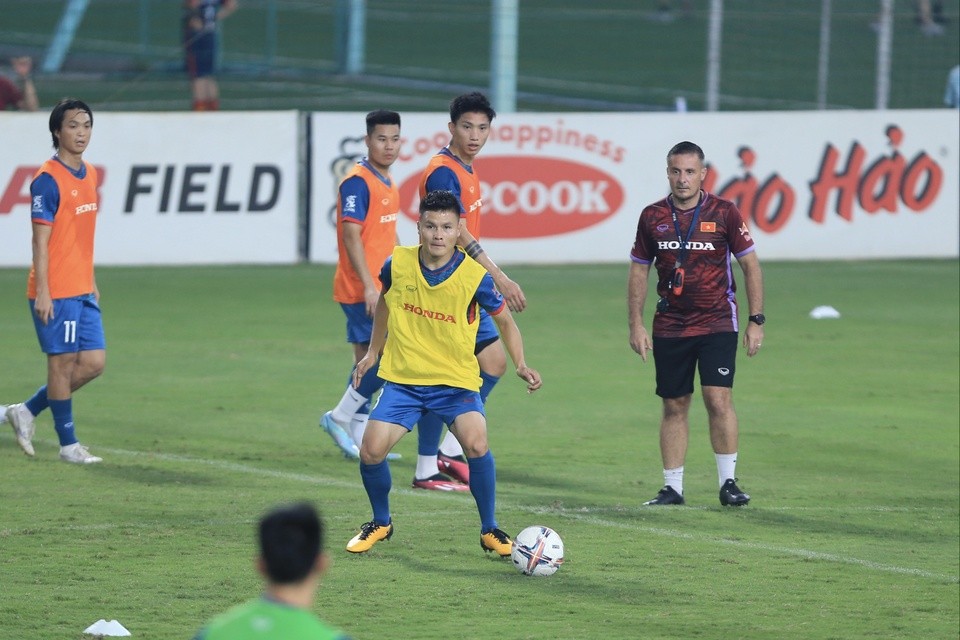 HLV Troussier chú ý Quang Hải - Bóng Đá