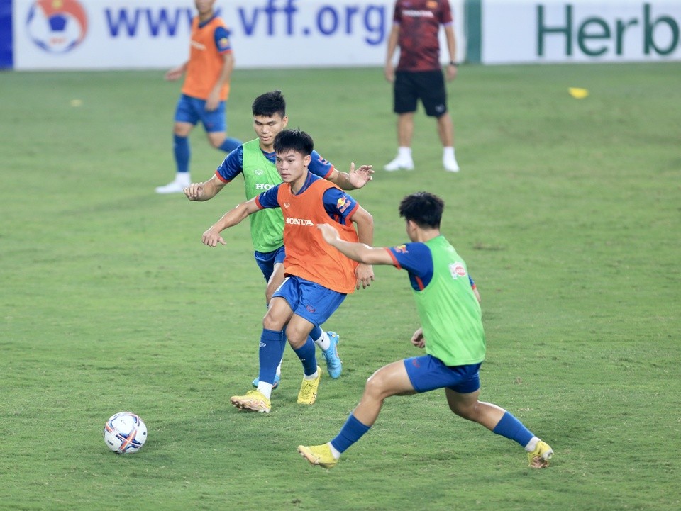 HLV Troussier chú ý Quang Hải - Bóng Đá