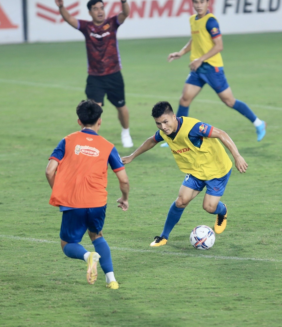 HLV Troussier chú ý Quang Hải - Bóng Đá