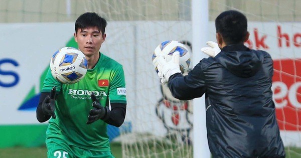 Tấn Trường đau nhẹ và những phương án dự phòng của thầy Park - Bóng Đá