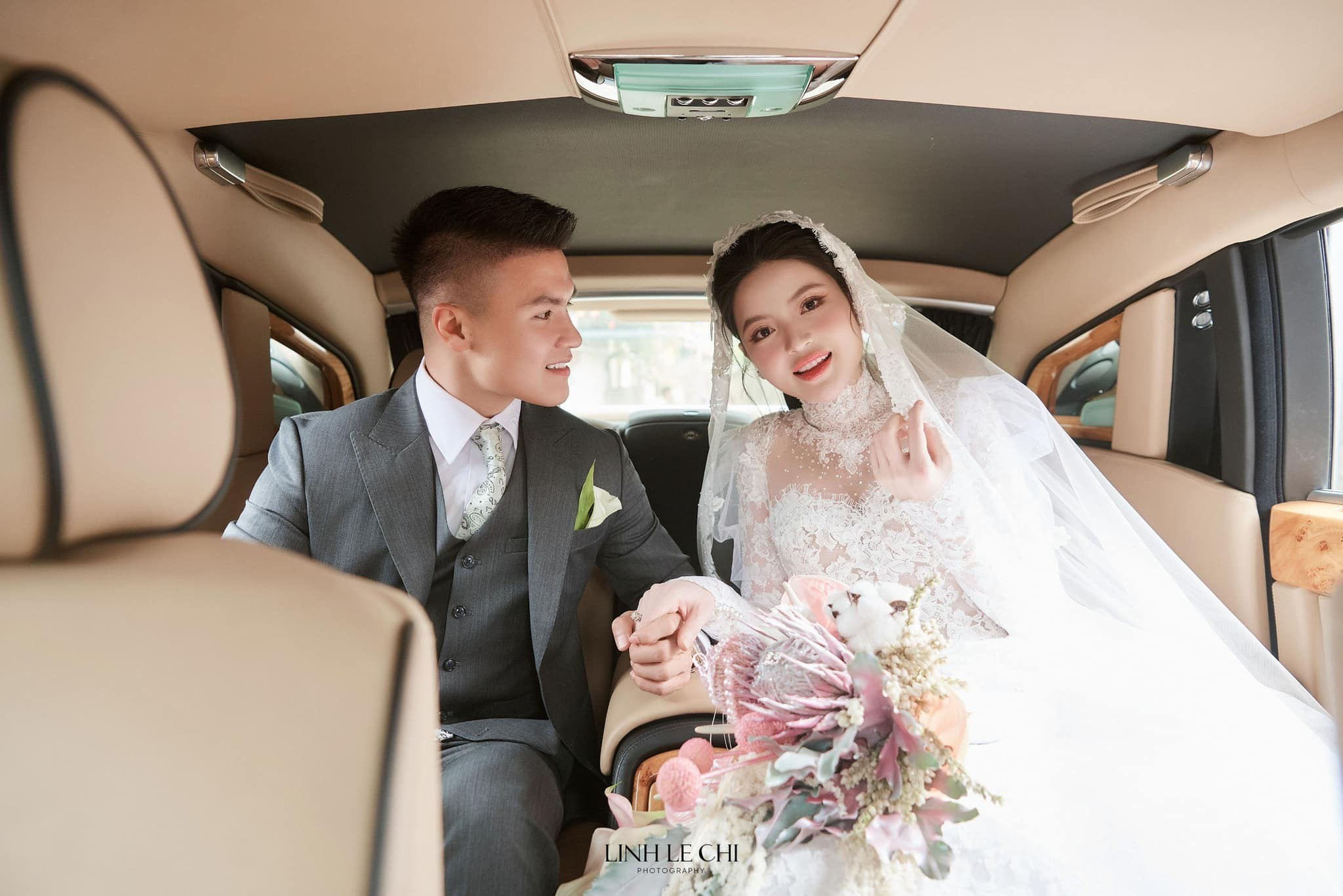 Quang Hải rạng rỡ đón cô dâu Thanh Huyền về dinh  - Bóng Đá