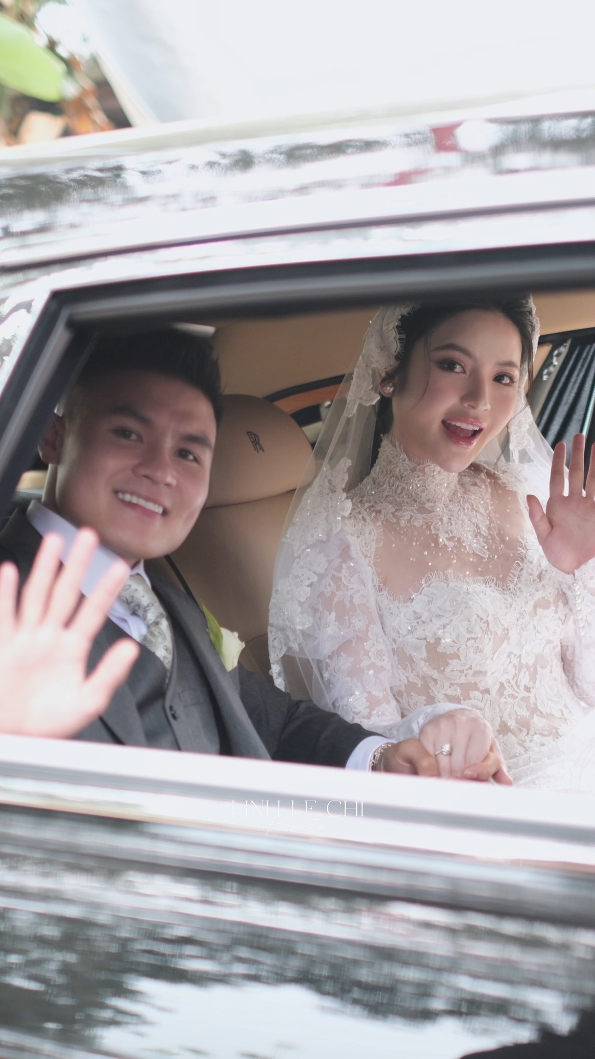 Quang Hải rạng rỡ đón cô dâu Thanh Huyền về dinh  - Bóng Đá