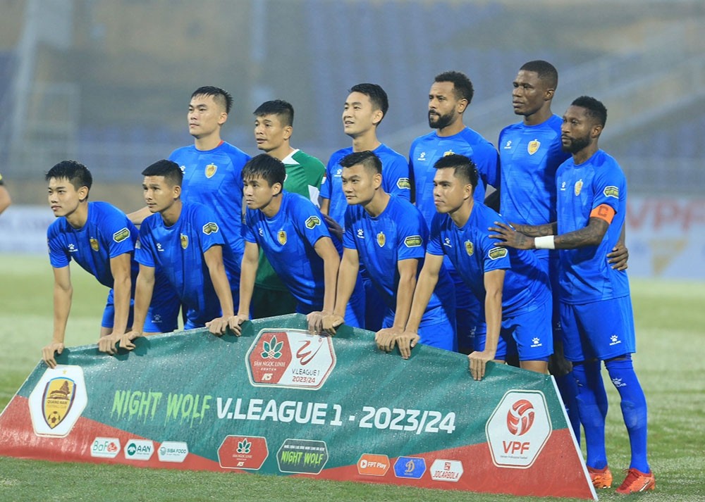 HLV Văn Sỹ Hơn: Cuối cùng thì chúng tôi đã làm được - Bóng Đá