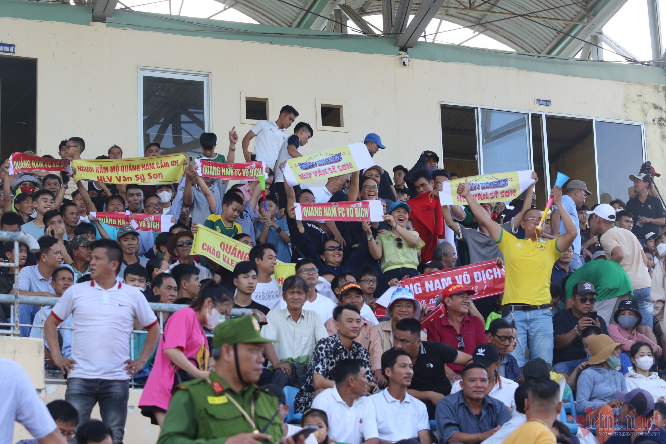 Quảng Nam vô địch giải hạng Nhất, trở lại V-League - Bóng Đá