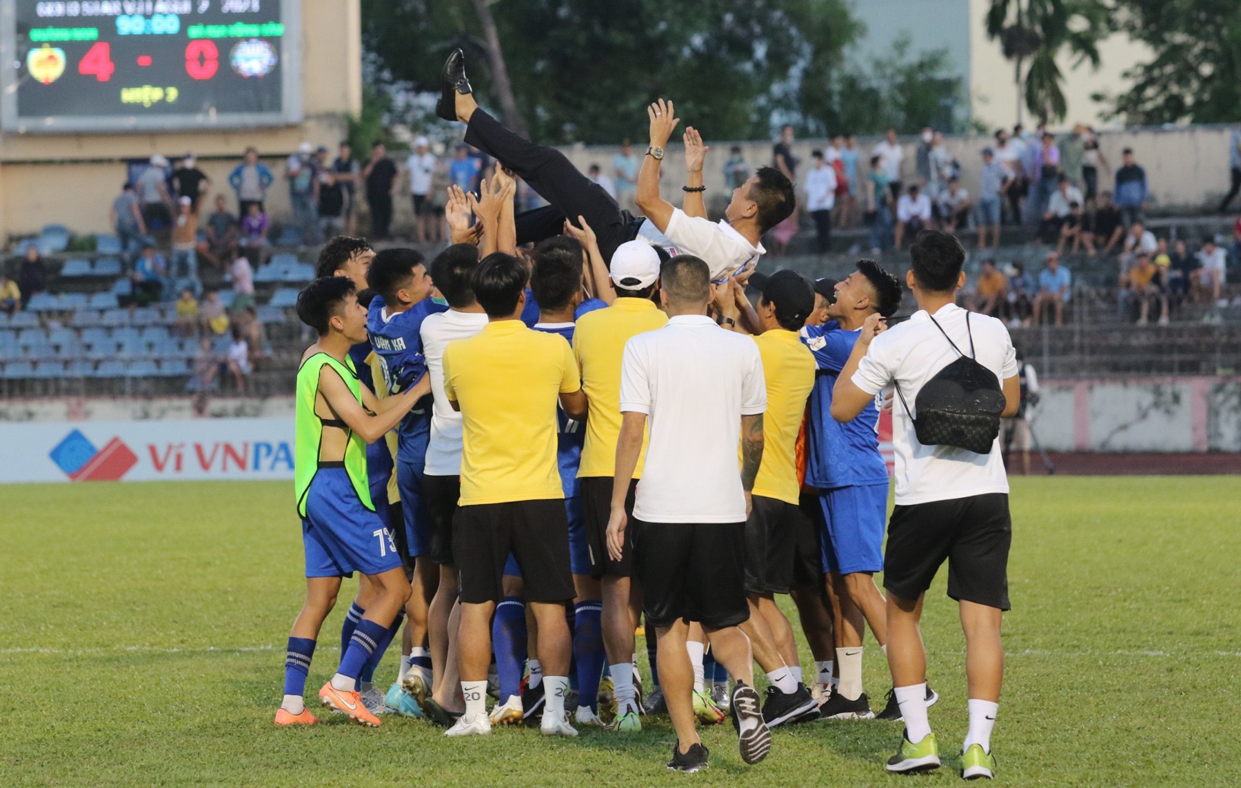 Quảng Nam vô địch giải hạng Nhất, trở lại V-League - Bóng Đá