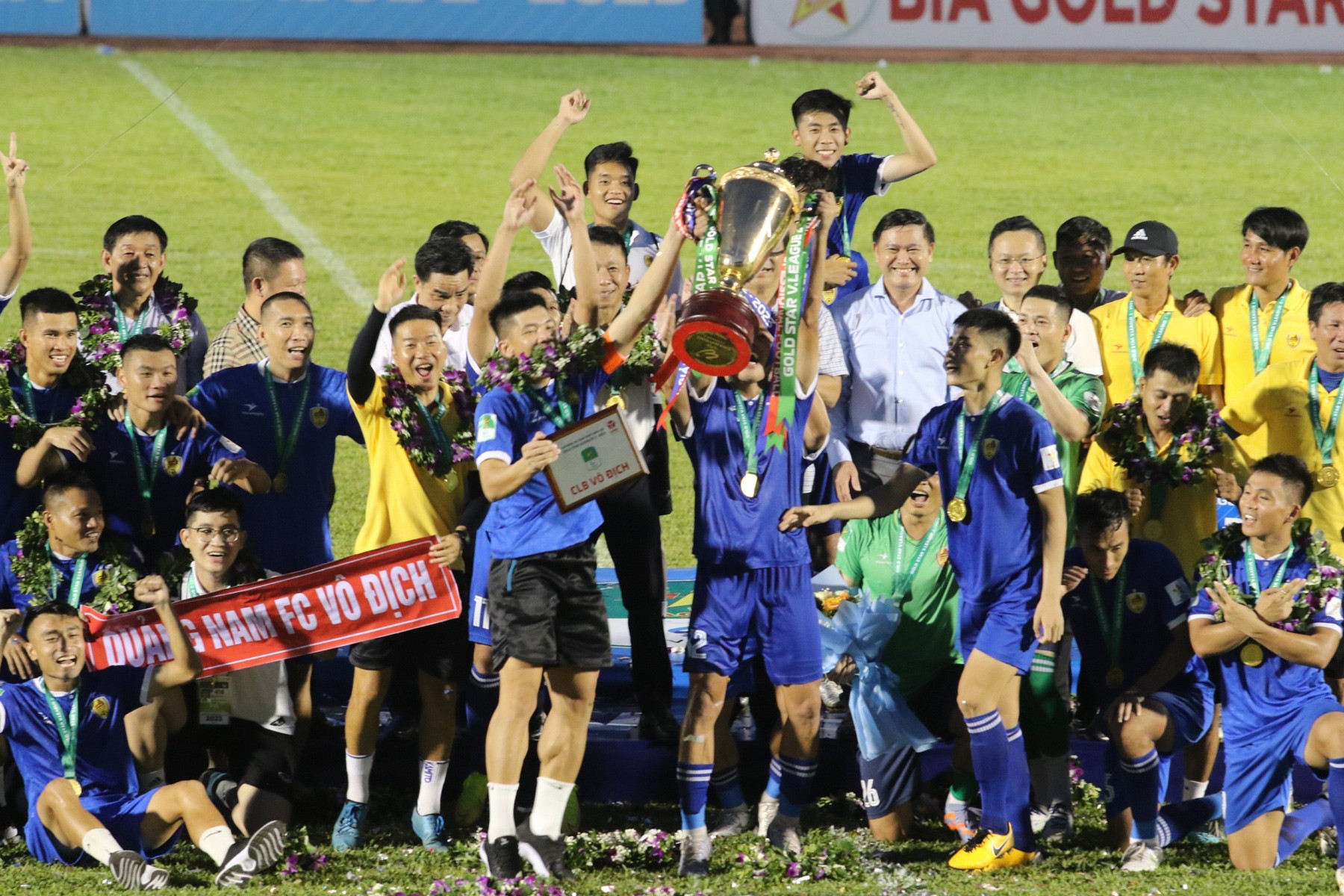 Quảng Nam vô địch giải hạng Nhất, trở lại V-League - Bóng Đá