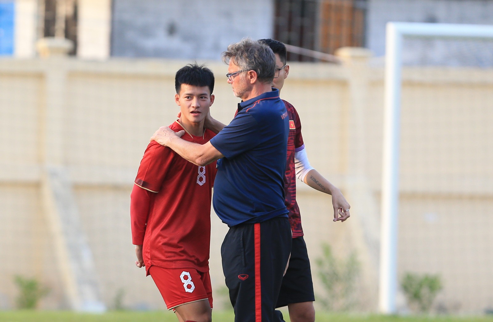 Tiền đạo U22 Việt Nam không ngán hậu vệ cao to của Singapore - Bóng Đá