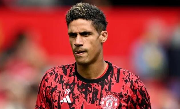 Erik ten Hag provides Raphael Varane injury update as Manchester United defender is taken off with 'complaints' against Nottingham Forest - Bóng Đá
