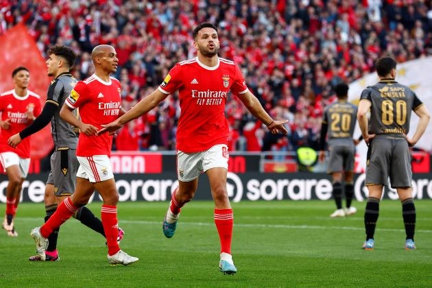 ‘Hardest player’: Manchester United target praised as manager sets out stance - Bóng Đá