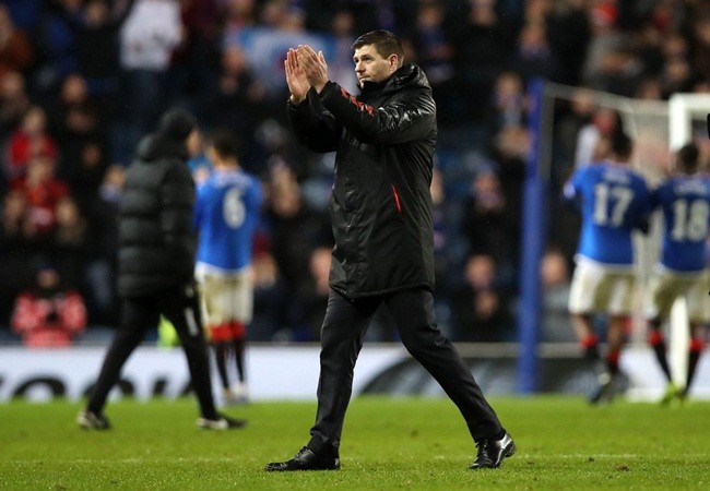 Liverpool legend Steven Gerrard aims dig at Man Utd when comparing rivalry to Old Firm derby - Bóng Đá