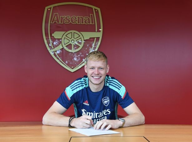 Gunners will step up Aaron Ramsdale contract talks - Bóng Đá