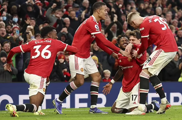 Gary Neville urges Manchester United to be 'flexible' and 'agile' with their managerial situation - Bóng Đá