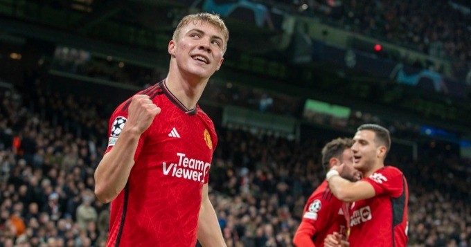 Rasmus Hojlund lại khiến CĐV Man United mỉm cười - Bóng Đá