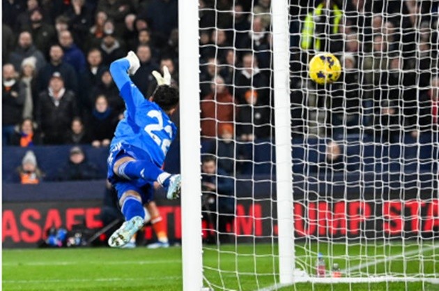 Rob Edwards admits Luton Town targeted error-prone Arsenal goalkeeper  - Bóng Đá