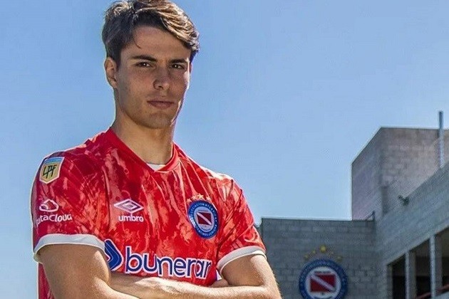 Argentine wonderkid waiting for Real Madrid despite Barcelona interest - Bóng Đá