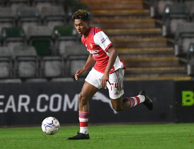 REUELL WALTERS HOPING TO EDGE CLOSER TO FIRST-TEAM SQUAD - Bóng Đá