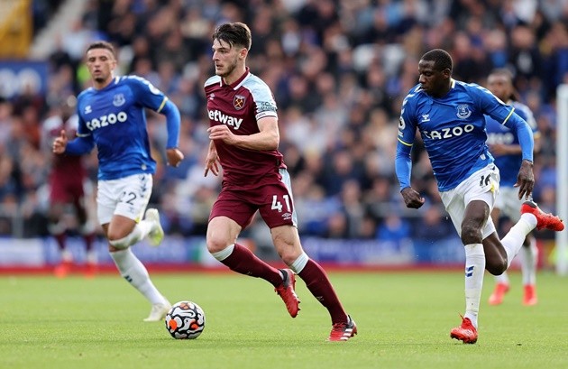 5 Premier League midfielders who deserve to play for bigger clubs - Bóng Đá