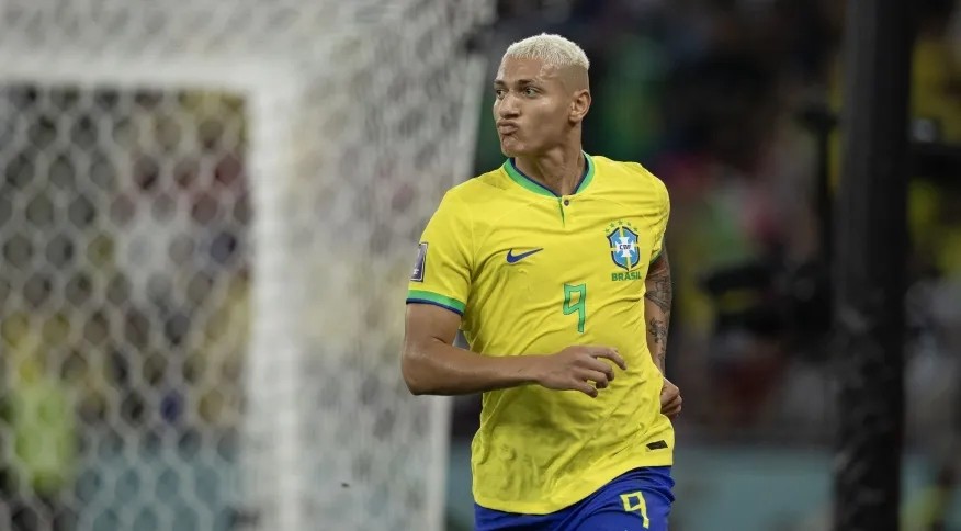 Richarlison lý giải những giọt nước mắt trên ghế dự bị - Bóng Đá