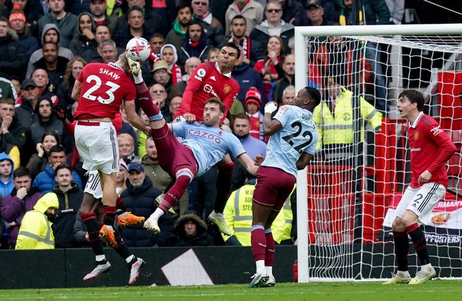 Điên rồ Luke Shaw - Bóng Đá