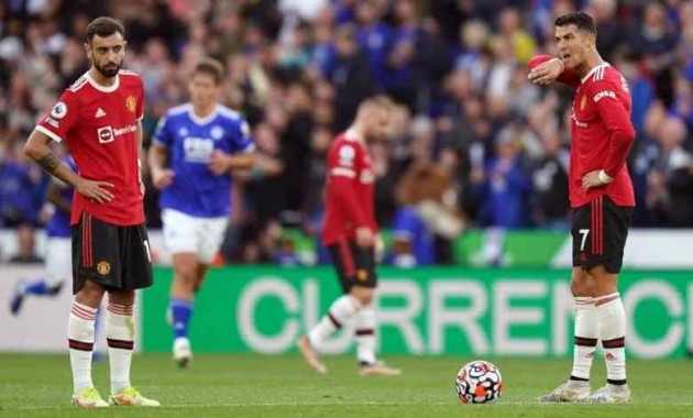 ‘That needs to stop’: Gary Neville criticises Bruno Fernandes and Man United team-mate - Bóng Đá