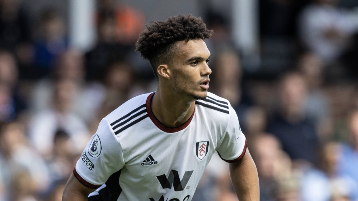 Liverpool 'still interested in Fulham's Antonee Robinson' - Bóng Đá