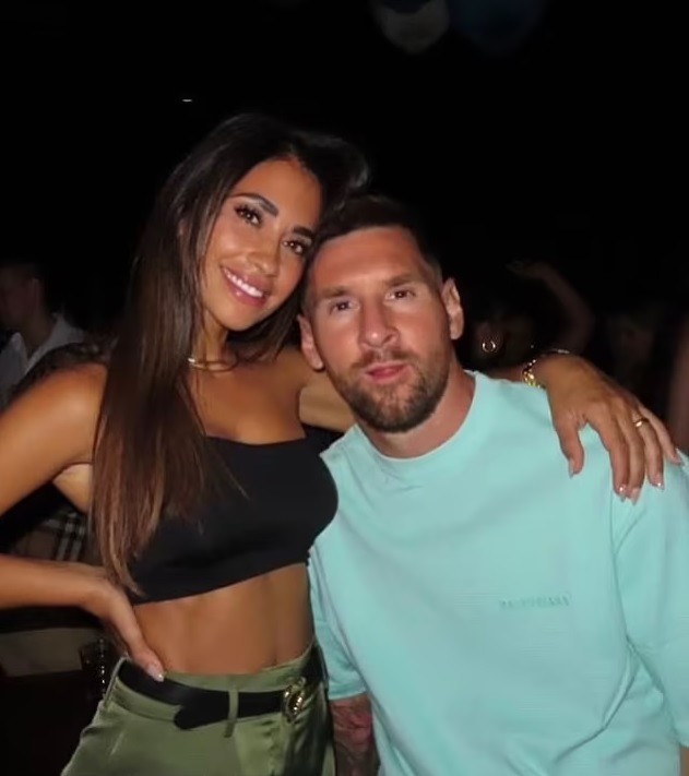 Messi và vợ tiệc tùng vui hết cỡ với Beckham, Busquets và Alba - Bóng Đá