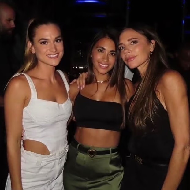 Messi và vợ tiệc tùng vui hết cỡ với Beckham, Busquets và Alba - Bóng Đá