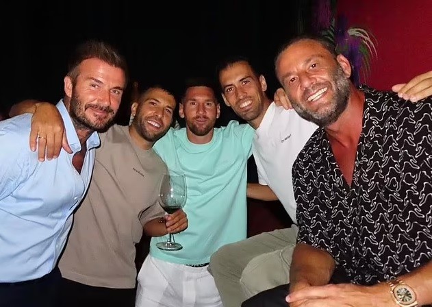 Messi và vợ tiệc tùng vui hết cỡ với Beckham, Busquets và Alba - Bóng Đá