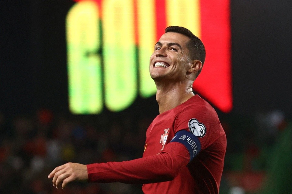 Ronaldo phải nắm lấy cơ hội để bỏ xa Messi - Bóng Đá