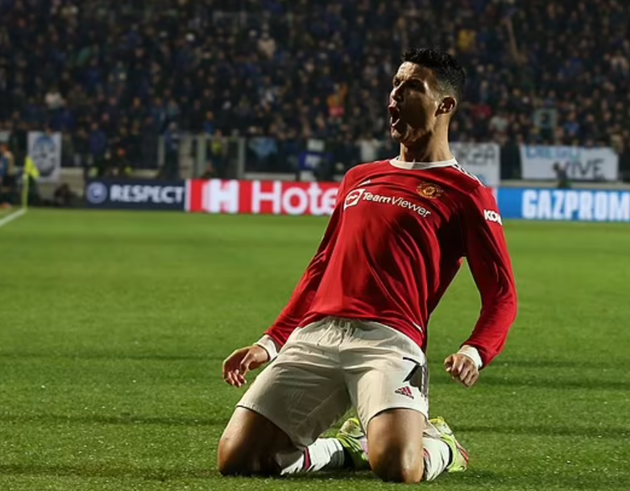 Manchester United should be 'looking to WIN the Champions League this season with Cristiano Ronaldo in their team' former Red Devils forward Teddy Sheringham - Bóng Đá
