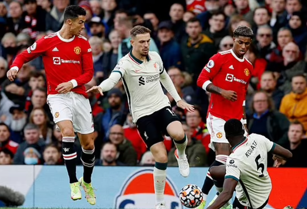 PETER CROUCH: Sorry Cristiano, but standing up front just isn't cool any more. - Bóng Đá