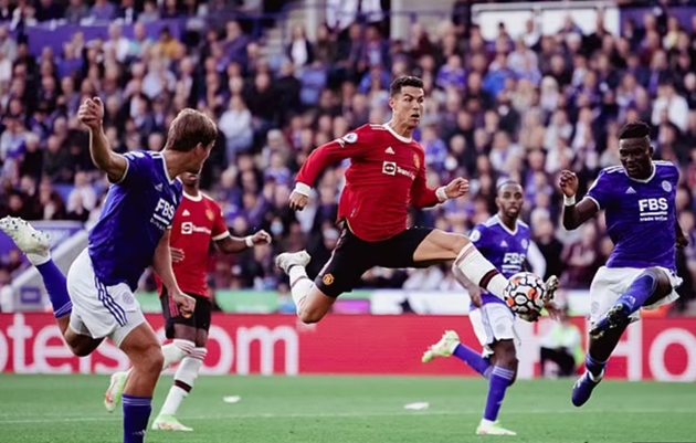 Problems are already piling up for Man United and Solskjaer ahead of a daunting set of fixtures - Bóng Đá