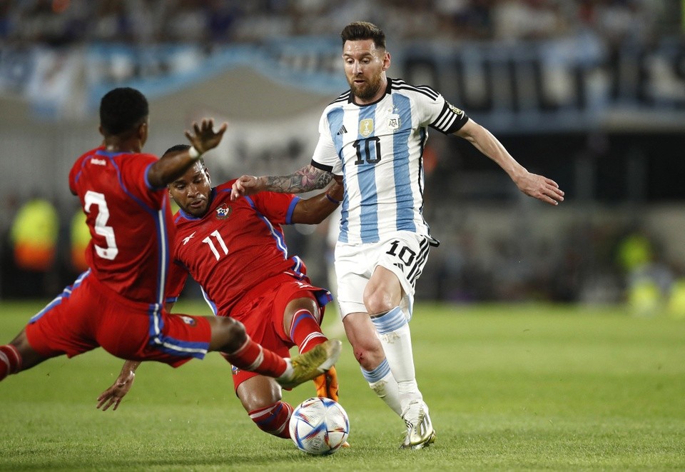 Ronaldo ghi bàn hiệu quả ra sao so với Messi - Bóng Đá